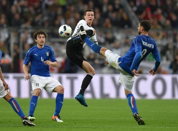 Fußball, Länderspiel, Deutschland - Italien 29.03.2016, Fussball Laenderspiel in Muenchen, Deutschland - Italien v.re., Thiago Motta (Italien), Julian Draxler (Deutschland), Matteo Darmian (Italien)
