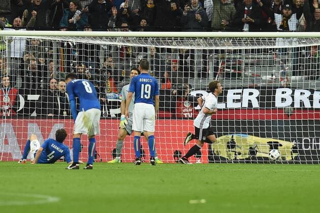 Fußball Länderspiel Deutschland - Italien am 29.03.2016 in der Allianz Arena in München Torjubel zum 2:0 durch Mario Götze ( Deutschland ) xRx