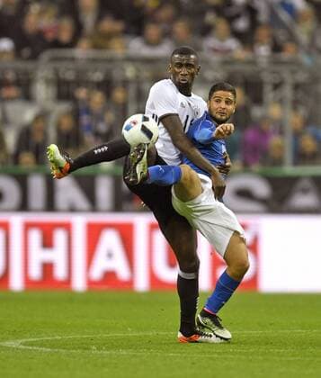 29.03.2016, Fussball Nationalmannschaft, Freundschaftsspiel Deutschland - Italien, in der Allianz-Arena München. v.li: Antonio Rüdiger (Deutschland) gegen Lorenzo Insigne (Italien). 
