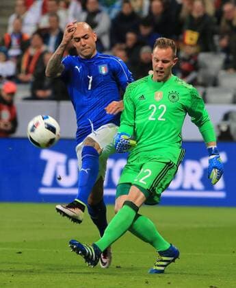 Fußball, Länderspiel, Deutschland - Italien 29.03.2016, Testspiel, Deutschland vs Italien, Allianz Arena München, Fussball, im Bild: Zaza vs Marc Andre ter-Stegen (Deutschland)