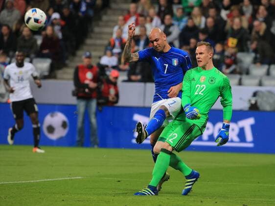 Fußball, Länderspiel, Deutschland - Italien 29.03.2016, Testspiel, Deutschland vs Italien, Allianz Arena München, Fussball, im Bild: Zaza vs Marc Andre ter-Stegen (Deutschland)
