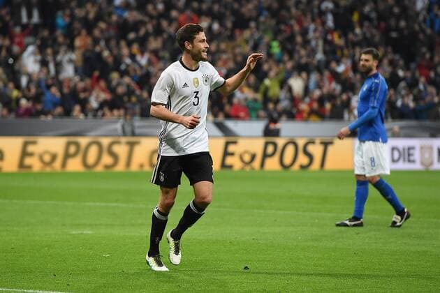Fußball Länderspiel Deutschland - Italien am 29.03.2016 in der Allianz Arena in München Torjubel zum 3:0 durch Jonas Hector ( Deutschland ) xRx