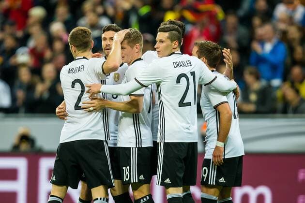 Dienstag 29.03.2016, Laenderspiel - Testspiel in Muenchen, Deutschland - Italien, Torjubel 1 zu 0 Deutschland Torschuetze Toni Kroos (Deutschland 18) DeFodi507