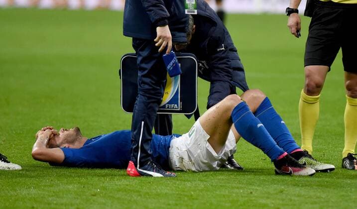 29.03.2016, xjhx, Fussball Testspiel, Deutschland - Italien, emspor v.l. Leonardo Bonucci (Italien) receive an injury, bursied, harried, hurt, injured, injury, trauma, disappointed, crestfallen, verletzt, Verletztung