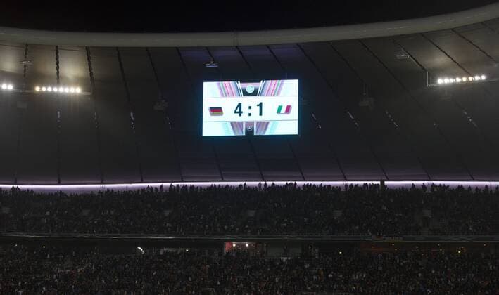 Feature - Stadionansicht mit der Anzeigentafel und dem Spielendstand von 4-1. Fussball Laenderspiel: Deutschland - Italien in Muenchen, Deutschland am 29.03.2016,
