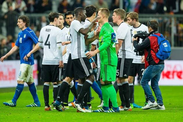 Fußball, Länderspiel, Deutschland - Italien Dienstag 29.03.2016, Laenderspiel - Testspiel in Muenchen, Deutschland - Italien, schlussjubel Deutschland DeFodi507