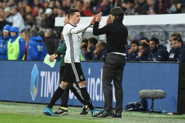 Fußball Länderspiel Deutschland - Italien am 29.03.2016 in der Allianz Arena in München Julian Draxler ( Deutschland ), links - Joachim Löw ( Bundestrainer ), rechts xRx