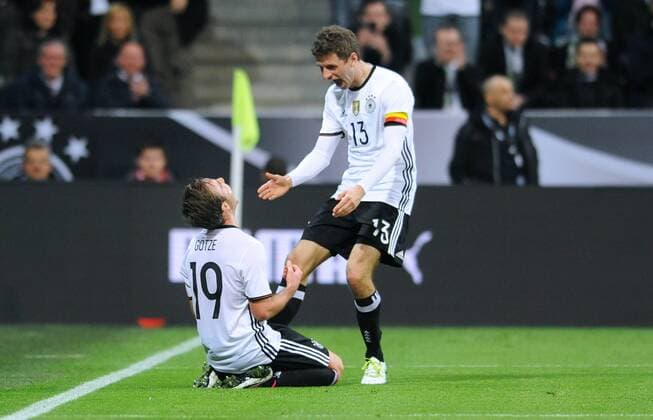 Fußball, Länderspiel, Deutschland - Italien Fussball, Deutschland, Herren, Fussball DFB Länderspiel Nationalteam zur Euro 2016, Allianz Arena München: Deutschland - Italien 4:1; Jubel Mario Götze (GER) nach seinem Tor zum 2:0, zusammen mit Thomas Müller (GER). Jubel, Freude, Aktion.