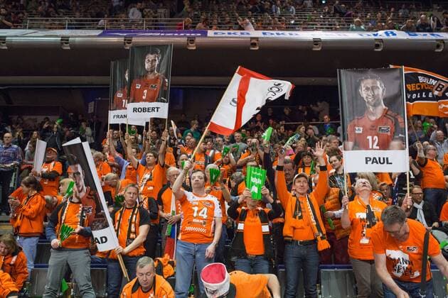 Berlin, Deutschland, 29.03.2016: Volleyball CEV CUP Finale Hinspiel Saison 2015 2016 - Berlin Recycling Volleys - Gazprom-Ugra Surgut. Fans der BR Volleys