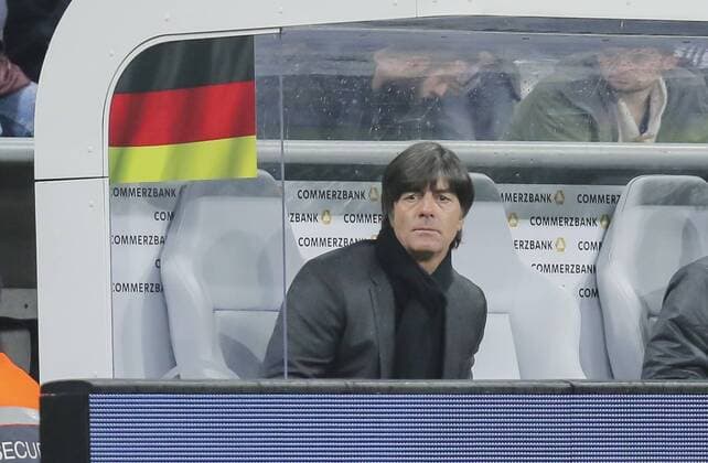 DFB Bundestrainer Joachim Jogi LOEW, LÖW,Halbfigur, Freisteller , Aktion, Einzelbild, Portrait, Porträt, Ersatzbank, Spielerbank, Reserve, Trainerbank DEUTSCHLAND - ITALIEN (4 -1 ) Freundschaftsspiel, friendly match, Deutsche Fussball Nationalmannschaft, DFB am 29.03.2016 in Muenchen.