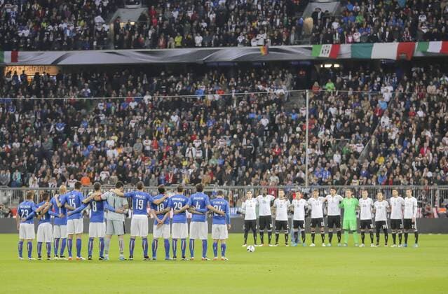 Gedenkminute: Sebastian RUDY, DFB 4 Antonio RUEDIGER, DFB 16 Shkodran MUSTAFI, DFB 2 Mesut Oezil, DFB 8 Thomas MUELLER, DFB 13 Mats HUMMELS, DFB 5 Marc-Andre TER STEGEN, TW DFB 22 Toni KROOS, DFB 18 Mario GOETZE, DFB 19 Jonas HECTOR, DFB 3 Julian DRAXLER, DFB 21 DEUTSCHLAND - ITALIEN (4 -1 ) Freundschaftsspiel, friendly match, Deutsche Fussball Nationalmannschaft, DFB am 29.03.2016 in Muenchen.