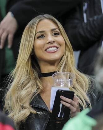 Bilder des Tages - SPORT Ann-Kathrin BROEMMEL, Freundin von Mario Goetze Halbfigur, Freisteller , Aktion, Einzelbild, Portrait, Porträt, Spielerfrau, junge hübsche Frau, Maedchen, sexy, aufreizend, Figur, hübsch, lacht, attraktiv, DEUTSCHLAND - ITALIEN (4 -1 ) Freundschaftsspiel, friendly match, Deutsche Fussball Nationalmannschaft, DFB am 29.03.2016 in Muenchen.