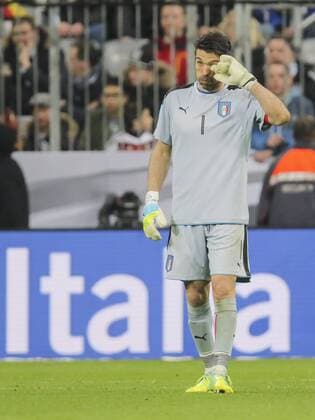 Gianluigi BUFFON, ITA Torwart 1Ganzfigur, Aktion, Portrait, Einzelbild Emotionen, enttaeuscht, Enttaeuschung, Frust, frustriert, Trauer ,traurig, verzweifelt, Verzweiflung DEUTSCHLAND - ITALIEN (4 -1 ) Freundschaftsspiel, friendly match, Deutsche Fussball Nationalmannschaft, DFB am 29.03.2016 in Muenchen.