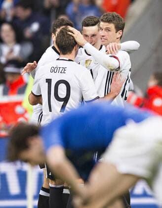 München, 29.03.2016, Allianz Arena Mario Götze (Deutschland), Julian Draxler (Deutschland), Thomas Müller (Deutschland) Deutschland - Italien mm