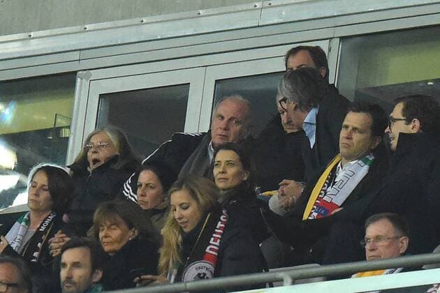 Fußball Länderspiel Deutschland - Italien am 29.03.2016 in der Allianz Arena in München Uli Hoeneß und Oliver Bierhoff auf der Tribüne xRx