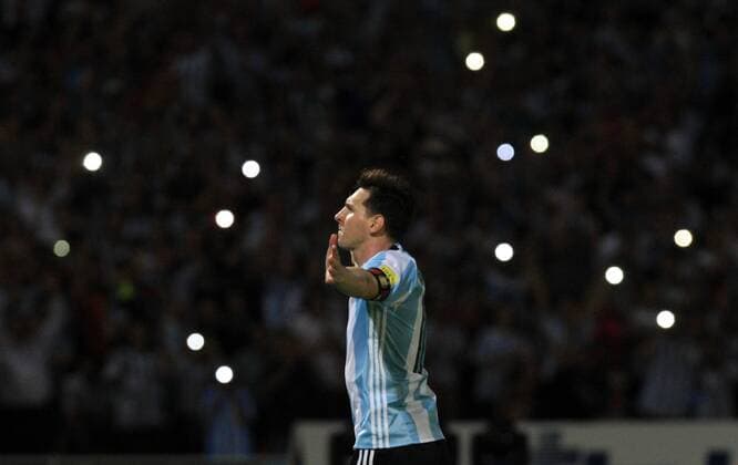 Bilder des Tages - SPORT (160330) -- CORDOBA, March 29, 2016 -- Argentina s Lionel Messi celebrates after scoring during the qualifying match for 2018 Russia World Cup against Bolivia at Mario Alberto Kempes Stadium in Cordoba, Argentina, on March 29, 2016. Argentina won 2-0. Martin Zabala) (jp) (sp) (SP)ARGENTINA-CORDOBA-SOCCER-ARGENTINA VS BOLIVIA e MARTINxZABALA 