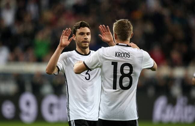 München, Fussball, Soccer, DFB, Länderspiel, Testspiel, Freundschaftsspiel, Deutschland - Italien, 29.03.2016, Allianzaren München, Jonas Hector,Toni Kroos beide Deutschland,Torjubel