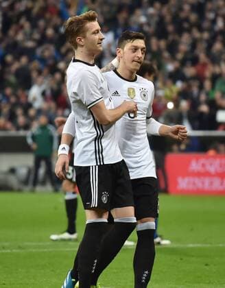 29.03.2016, Fussball Laenderspiel in Muenchen, Deutschland - Italien 4:1, Jubel Marco Reus (Deutschland), li., und Mesut Oezil, Mesut Özil (Deutschland)