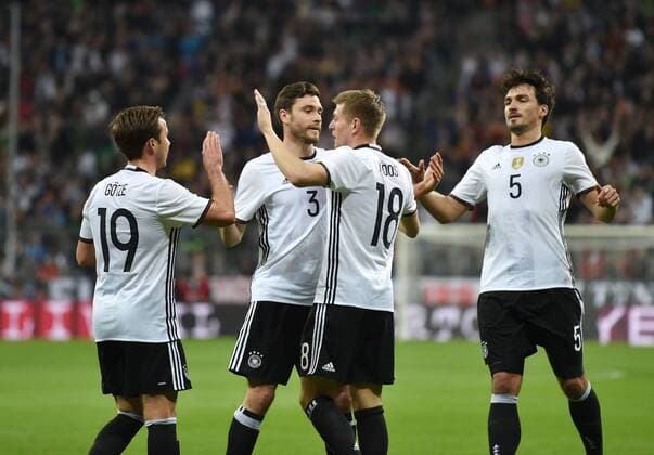 29.03.2016, Fussball Laenderspiel in Muenchen, Deutschland - Italien 4:1, Jubel Mario Goetze, Mario Götze (Deutschland), Jonas Hector (Deutschland), Toni Kroos (Deutschland), Mats Hummels (Deutschland), v.li.