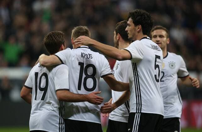 München, Fussball, Soccer, DFB, Länderspiel, Testspiel, Freundschaftsspiel, Deutschland - Italien, 29.03.2016, Allianzaren München, Mario Götze, Toni Kroos, Jonas Hector, Mats Hummels Shkodran Mustafi, alle Deutschland, Torjubel