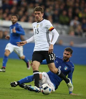 München, Fussball, Soccer, DFB, Länderspiel, Testspiel, Freundschaftsspiel, Deutschland - Italien, 29.03.2016, Allianzaren München, Thomas Müller, Thiago Motta,