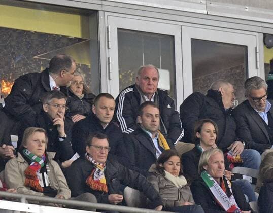 29.03.2016, Fussball Nationalmannschaft, Freundschaftsspiel Deutschland - Italien, in der Allianz-Arena München. mitte: Ex-Präsident Uli Hoeness (Bayern München). Mit Ehefrau Susi, davor Herbert Hainer und Hans Dieter Flick. 