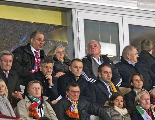 29.03.2016, Fussball Nationalmannschaft, Freundschaftsspiel Deutschland - Italien, in der Allianz-Arena München. 2.v.re: Ex-Präsident Uli Hoeness (Bayern München). Mit Ehefrau Susi, davaor Karl Hopfner, Herbert Hainer und Hans Dieter Flick 