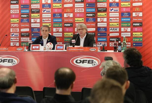 Fußball, Nationalteam Österreich Pressekonferenz mit Marcel Koller SOCCER - AUT vs TUR, review VIENNA,AUSTRIA,30.MAR.16 - SOCCER - OEFB international match Länderspiel Austria vs Turkey, friendly match, press conference PK Pressekonferenz team AUT, review. Image shows head coach Marcel Koller (AUT) and press officer Wolfgang Gramann (OEFB). GEPAxpictures xChristianxOrt
