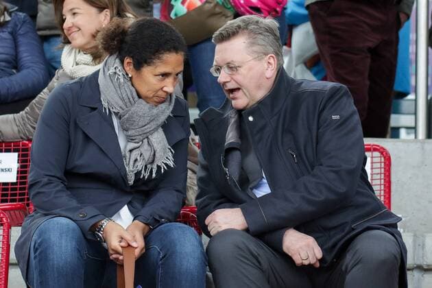 Reinhard Grindel, 60. Geburtstag am 19. September v.li.: Steffi Jones (Stephanie Ann Jones, Co-Trainerin, DFB Frauen) und Reinhard Grindel (Schatzmeister des DFB, designierter DFB-Präsident) im Publikum, Fans, Publikum, Zuschauer, Stimmung, Atmosphäre, Stadion, Fussball, UEFA Women s Champions League, 1. FFC Frankfurt - FC Rosengard (Schweden), xozx