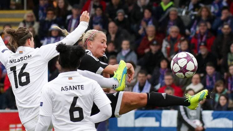 v.li.: Lina Nilsson (Rosengard, 16), Anita Asante (Rosengard, 6), Torchance durch Mandy Islacker (Frankfurt, 17), Fussball, UEFA Women s Champions League, 1. FFC Frankfurt - FC Rosengard (Schweden), xozx