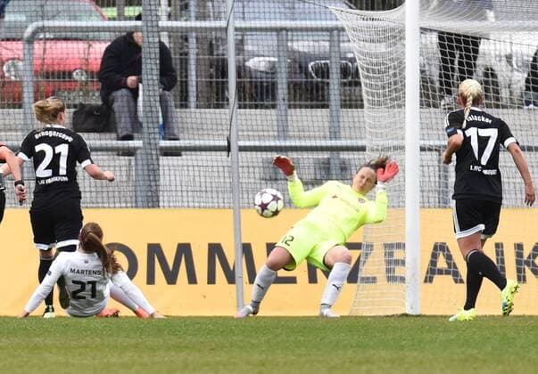 30.03.2016, xblx, Fussball UEFA WomenÕs Champions League, 1.FFC Frankfurt - FC Rosengard, emspor, v.l. Ana-Maria Crnogorcevic (1.FFC Frankfurt), Lieke Martens (FC Rosengard), Sofia Lundgren (FC Rosengard), Mandy Islacker (1.FFC Frankfurt)