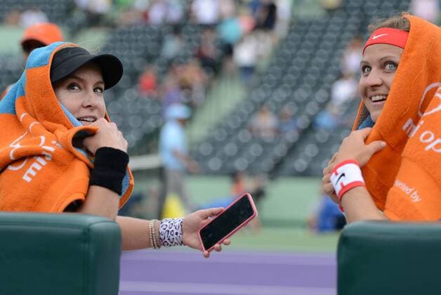 Bilder des Tages - SPORT Tennis, WTA-Turnier in Miami March 30, 2016 - Miami, Florida, United States - Bethanie Mattek-Sands and Lucie Safarova after their quarterfinals doubles match at the Miami Open Tennis 2016 - Miami Open - Day 10 - ZUMAl132