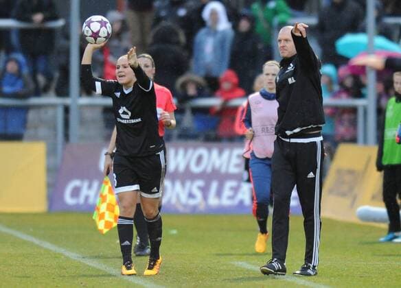 30.03.2016, xmhx, Fussball UEFA WomenÕs Champions League, 1.FFC Frankfurt - FC Rosengard, emspor, v.l. Laura Stoerzel (1. FFC Frankfurt), Matt Ross (Trainer 1. FFC Frankfurt)