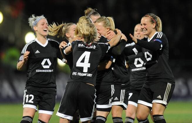 Fußball, Damen, Champions League, 1. FFC Frankfurt besiegt FC Rosengard nach Elfmeterschießen 30.03.2016, xmhx, Fussball UEFA WomenÕs Champions League, 1.FFC Frankfurt - FC Rosengard, emspor, v.l. Jubel nach Sieg im Elfmeterschießen