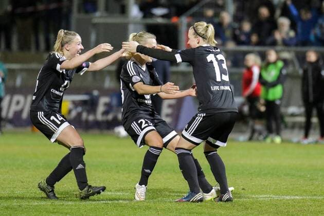 Fußball, Damen, Champions League, 1. FFC Frankfurt besiegt FC Rosengard nach Elfmeterschießen v.li.: Jackie Groenen (Frankfurt, 14), Isabelle Linden (Bella Linden, Frankfurt, 23) und Marith Prießen (Marith Priessen, Frankfurt, 13), Jubel, Torjubel, Torerfolg, celebrate the goal, goal, celebration, Jubel ueber das Tor, optimistisch, Action, Aktion, Sieger im Elfmeterschießen, Gewinner, Fussball, UEFA Women s Champions League, 1. FFC Frankfurt - FC Rosengard (Schweden), xozx