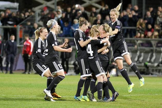 Fußball, Damen, Champions League, 1. FFC Frankfurt besiegt FC Rosengard nach Elfmeterschießen Spielerinnen des 1. FFC Frankfurt jubeln über den Einzug ins Halbfinale, Sieger im Elfmeterschießen, Gewinner, Jubel, Freude, Fussball, UEFA Women s Champions League, 1. FFC Frankfurt - FC Rosengard (Schweden), xozx