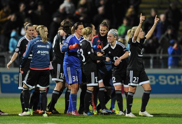 Fußball, Damen, Champions League, 1. FFC Frankfurt besiegt FC Rosengard nach Elfmeterschießen 30.03.2016, xmhx, Fussball UEFA WomenÕs Champions League, 1.FFC Frankfurt - FC Rosengard, emspor, v.l. Jubel nach Sieg im Elfmeterschießen