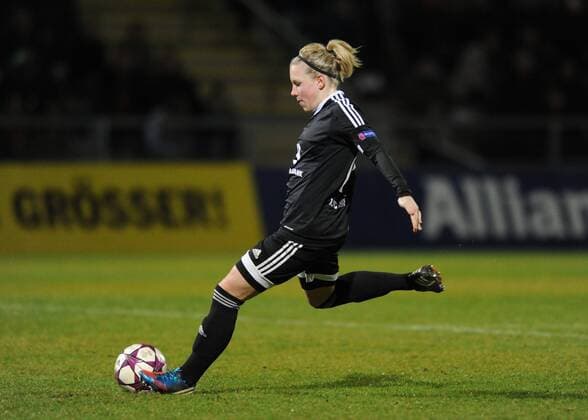 Fußball, Damen, Champions League, 1. FFC Frankfurt besiegt FC Rosengard nach Elfmeterschießen 30.03.2016, xmhx, Fussball UEFA WomenÕs Champions League, 1.FFC Frankfurt - FC Rosengard, emspor, v.l. Marith Prießen (1. FFC Frankfurt) trifft zum Sieg