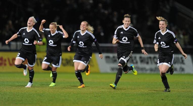 Fußball, Damen, Champions League, 1. FFC Frankfurt besiegt FC Rosengard nach Elfmeterschießen 30.03.2016, xmhx, Fussball UEFA WomenÕs Champions League, 1.FFC Frankfurt - FC Rosengard, emspor, v.l. Jubel nach Sieg im Elfmeterschießen