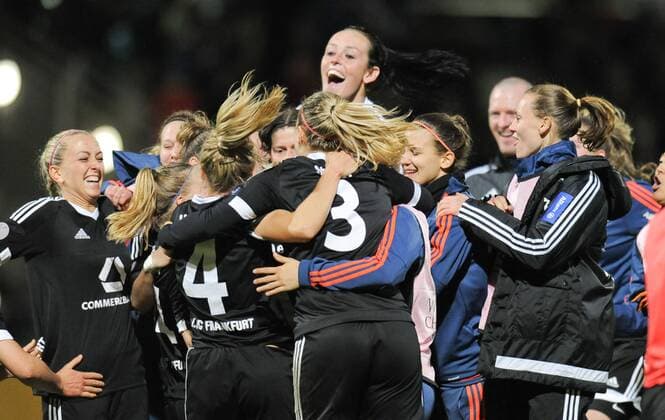 Fußball, Damen, Champions League, 1. FFC Frankfurt besiegt FC Rosengard nach Elfmeterschießen 30.03.2016, xmhx, Fussball UEFA WomenÕs Champions League, 1.FFC Frankfurt - FC Rosengard, emspor, v.l. Jubel nach Sieg im Elfmeterschießen