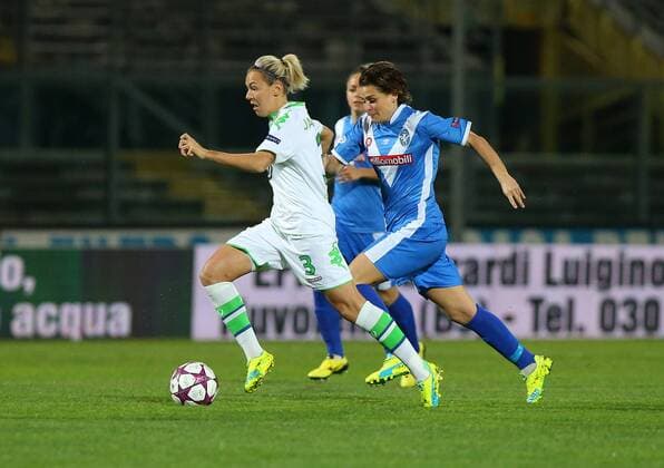 Brescia Brescia vs Wolfsburg, CL Frauen Brescia, Italien, 30.03.2016, FUßBALL - ACF Brescia Femminile vs VfL Wolfsburg, Viertelfinale, UEFA Frauen Champions League, Saison 2015 16. Bild zeigt: Zsanett Jakabfi (VfL Wolfsburg), Cristiana Girelli (ACF Brescia)