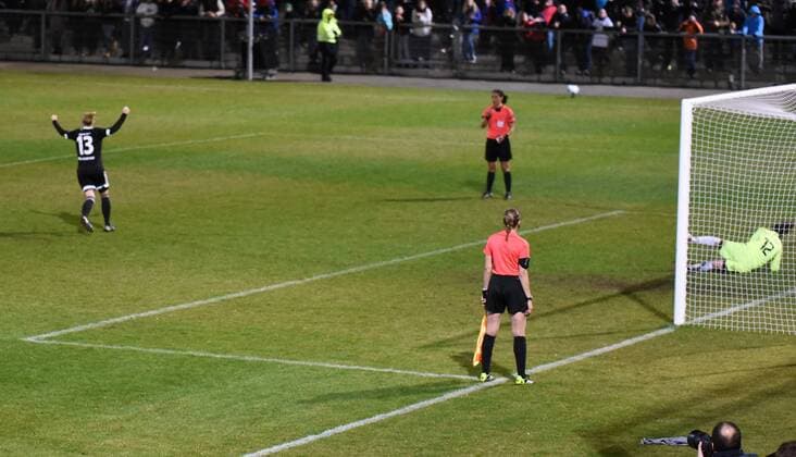 30.03.2016, xblx, Fussball UEFA WomenÕs Champions League, 1.FFC Frankfurt - FC Rosengard, emspor, v.l. Marith Priessen (1.FFC Frankfurt), Sofia Lundgren (FC Rosengard), Elfmeterschiessen