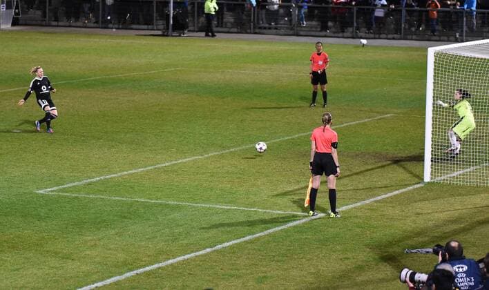 30.03.2016, xblx, Fussball UEFA WomenÕs Champions League, 1.FFC Frankfurt - FC Rosengard, emspor, v.l. Marith Priessen (1.FFC Frankfurt), Sofia Lundgren (FC Rosengard), Elfmeterschiessen