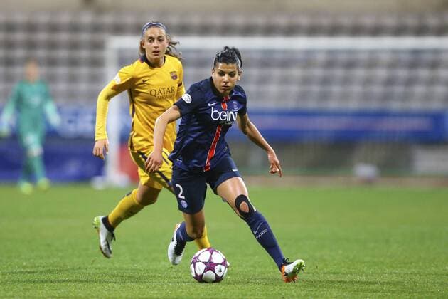 Kenza Dali (PSG) vs Alexia Putellas Segura - Fussball Damen, Champions League, Paris Saint Germain PSG vs. FC Barcelona - 30 03 2016 GwendolineLeGoff Panoramic 