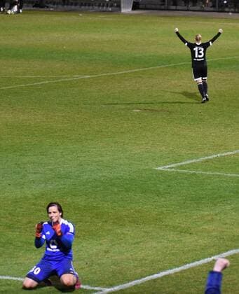 30.03.2016, xblx, Fussball UEFA WomenÕs Champions League, 1.FFC Frankfurt - FC Rosengard, emspor, v.l. Anne-Kathrine Kremer (1.FFC Frankfurt), Marith Priessen (1.FFC Frankfurt), nach dem entscheidenden Elfmeter