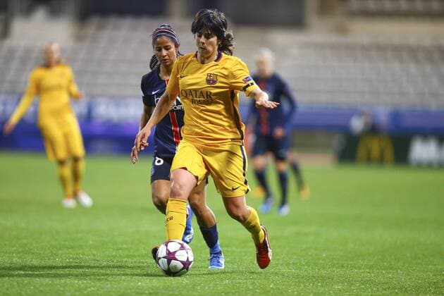 Shirley Cruz (PSG) vs Ane Bergara Artieda - Fussball Damen, Champions League, Paris Saint Germain PSG vs. FC Barcelona - 30 03 2016 GwendolineLeGoff Panoramic 
