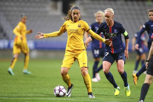 Alexia Putellas Segura vs Caroline Seger (PSG) - Fussball Damen, Champions League, Paris Saint Germain PSG vs. FC Barcelona - 30 03 2016 GwendolineLeGoff Panoramic 