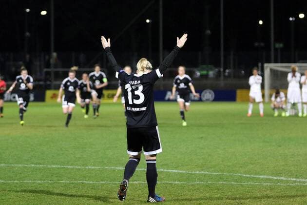 30.03.2016 Frankfurt, Relaxa Hotel Champions League-Spiel FFC Frankfurt gegen FC Rosengard (SWE) Elfmeterschiessen Marrith Priessen (Prießen) FFC Frankfurt verwandelt ihren Elfmeter und der Jubel ist gross