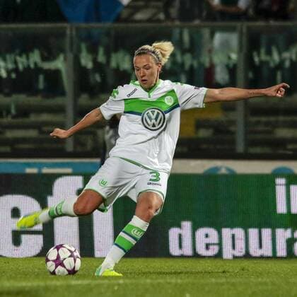 Fußball, UWCL, Brescia CF - VfL Wolfsburg; Zsanett Jakabfi (Wolfsburg, 3) Freisteller, Einzelbild, Aktion, action. xtgx