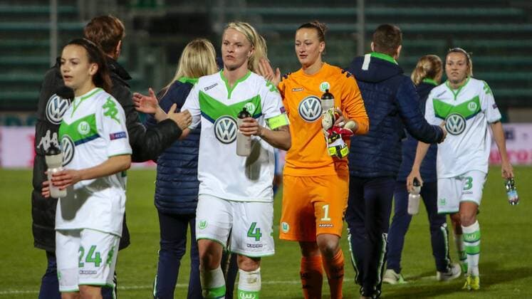 Fußball, UWCL, Brescia CF - VfL Wolfsburg; Nilla Fischer (Wolfsburg; Kapitänin, captain, 4) Jubel nach dem Abpfiff, Jubel nach Spielende, Freude, Emotion. xtgx